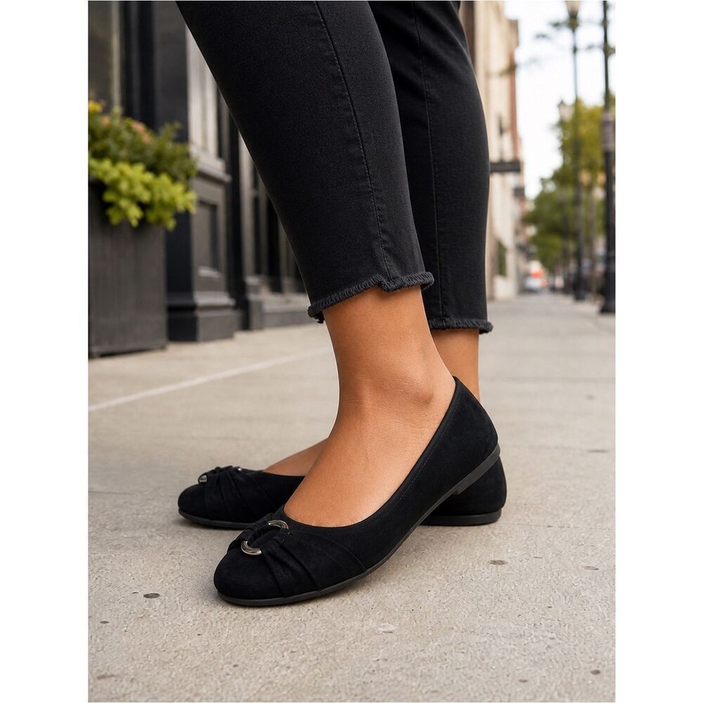 Anthropologie Seychelles Black Suede Ring-Accent Ballet Flats Size 7 Wide